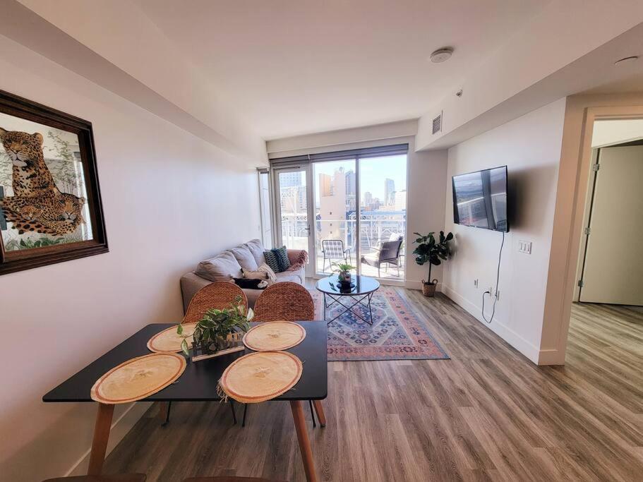 Apartment Bayview Lux One-bedroom 1min To Petco Park Convention Center Gaslamp Pool, Hot Tub