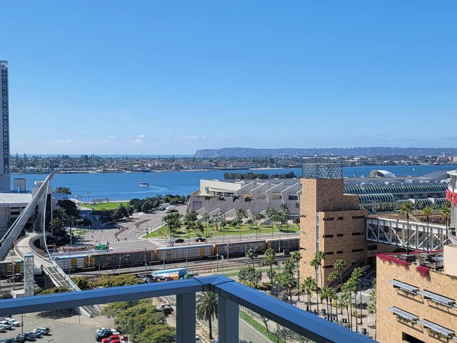 Bayview Lux One-bedroom 1min To Petco Park Convention Center Gaslamp Pool, Hot Tub *