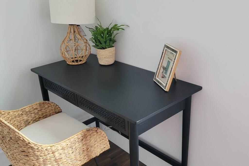 Bayview Lux One-bedroom 1min To Petco Park Convention Center Gaslamp Pool, Hot Tub San Diego