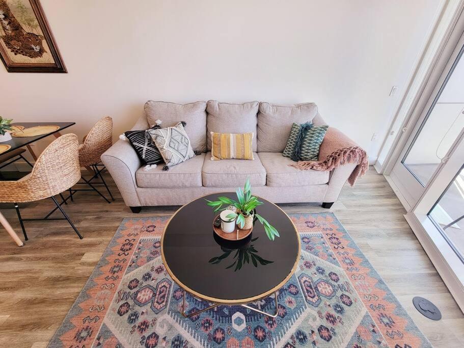 Bayview Lux One-bedroom 1min To Petco Park Convention Center Gaslamp Pool, Hot Tub San Diego