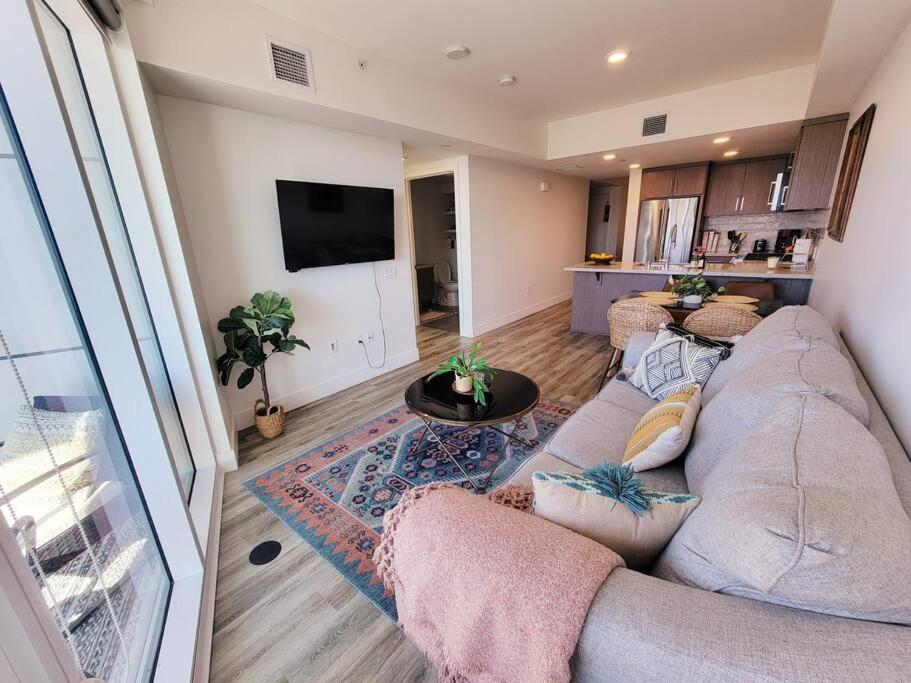 Bayview Lux One-bedroom 1min To Petco Park Convention Center Gaslamp Pool, Hot Tub Apartment San Diego